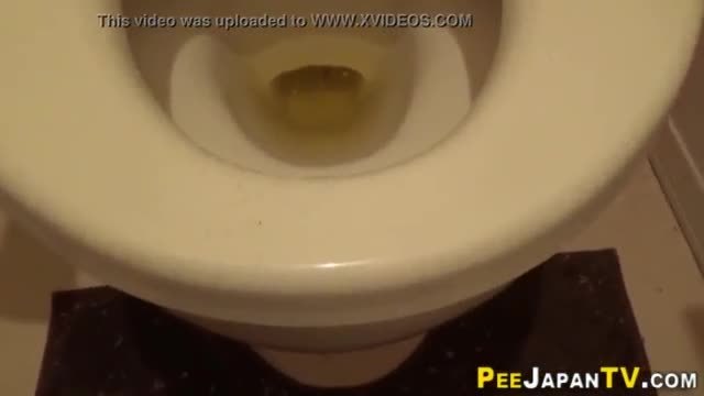 Japanese amateur pees