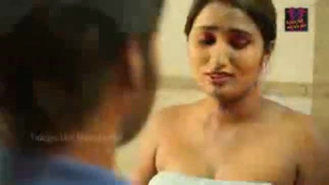 Telugu Hot Young Girl Hot Romance in Bathroom